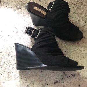 Simply Vera Wang Black Wedges